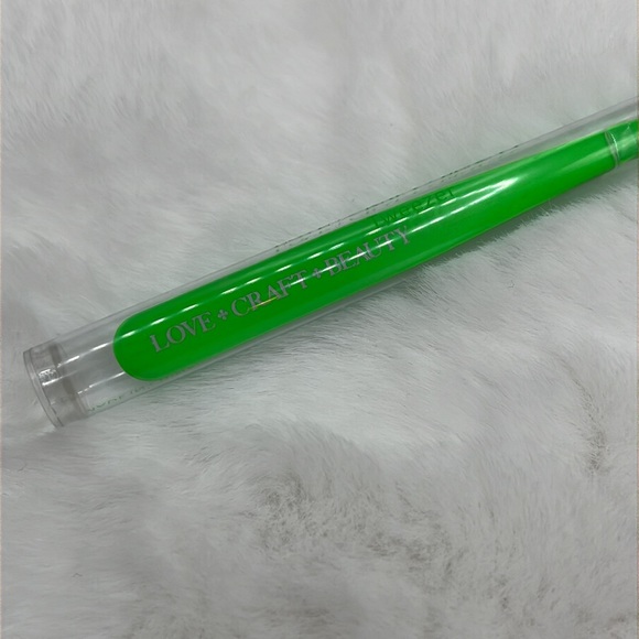 Love+Craft+Beauty Otherworldly Tweezers - Lime Green Alien - Picture 2 of 3
